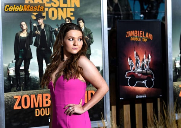Abigail Breslin posing in a pink dress at the ‘Zombieland Double Tap’ Premiere at Regency Village Theatre in Westwood photo 14
