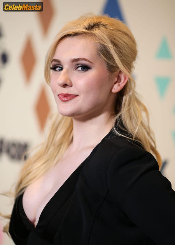 Abigail Breslin Cleavage at the FOX / FX Summer 2015 TCA Party in West Hollywood photo 12