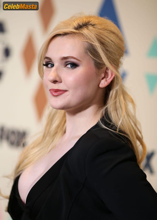 Abigail Breslin Cleavage at the FOX / FX Summer 2015 TCA Party in West Hollywood photo 45