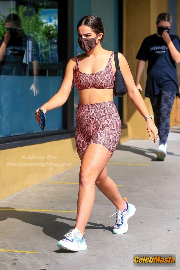 Addison Rae rocking Alo Yoga work out clothes in Los Angeles photo 16