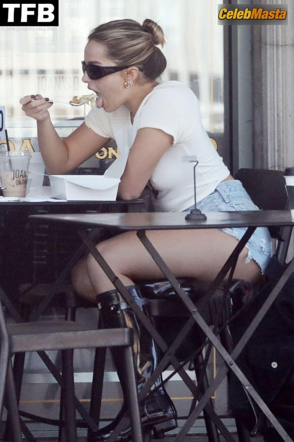 Addison Rae Butt at Joans photo 12