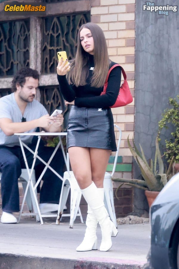 Addison Rae Legs in Los Feliz photo 18