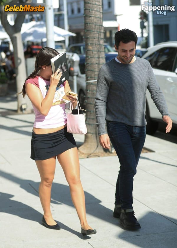 Addison Rae’s Braless Stroll In Beverly Hills photo 11