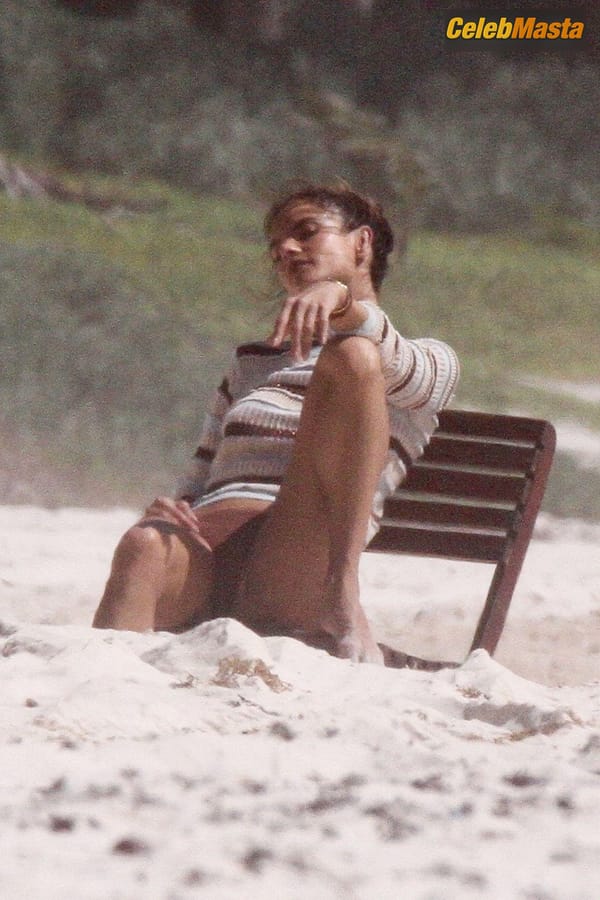 Alessandra Ambrosio Figure Photoshoot for Gal Floripa in Riviera Maya, Mexico photo 19