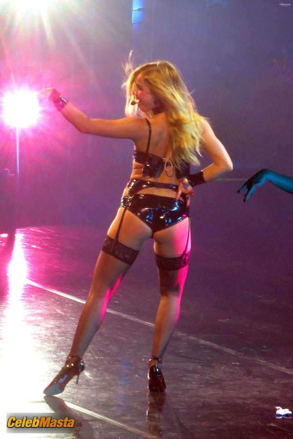 Addison Rae Ass And Legs at the Coca-Cola Coliseum, Toronto photo 11