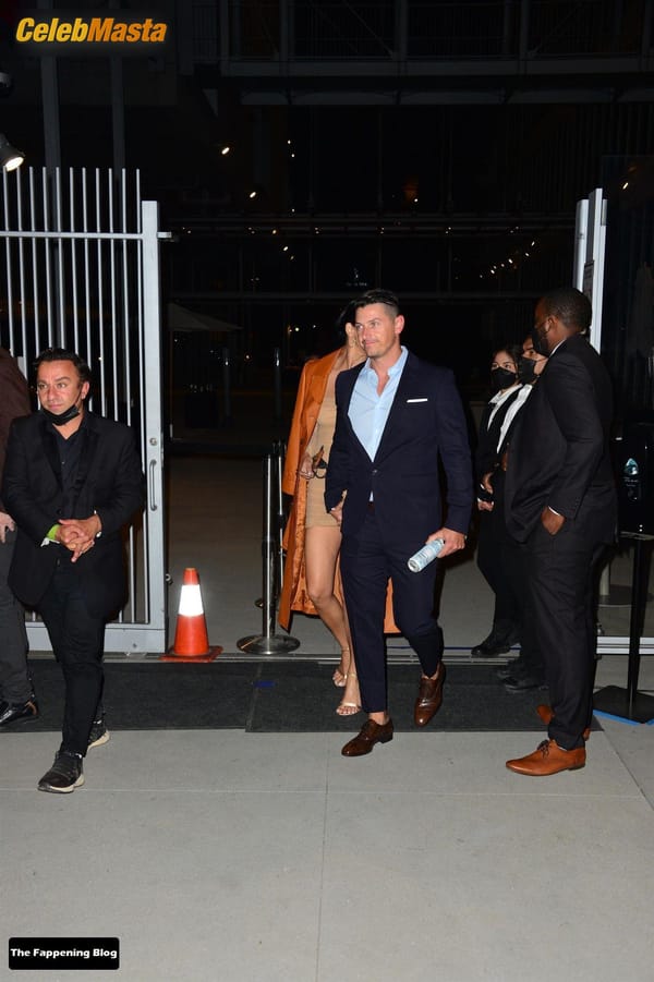 Adriana Lima Legs at the Vanity Fair Premiere Party, Los Angeles photo 31