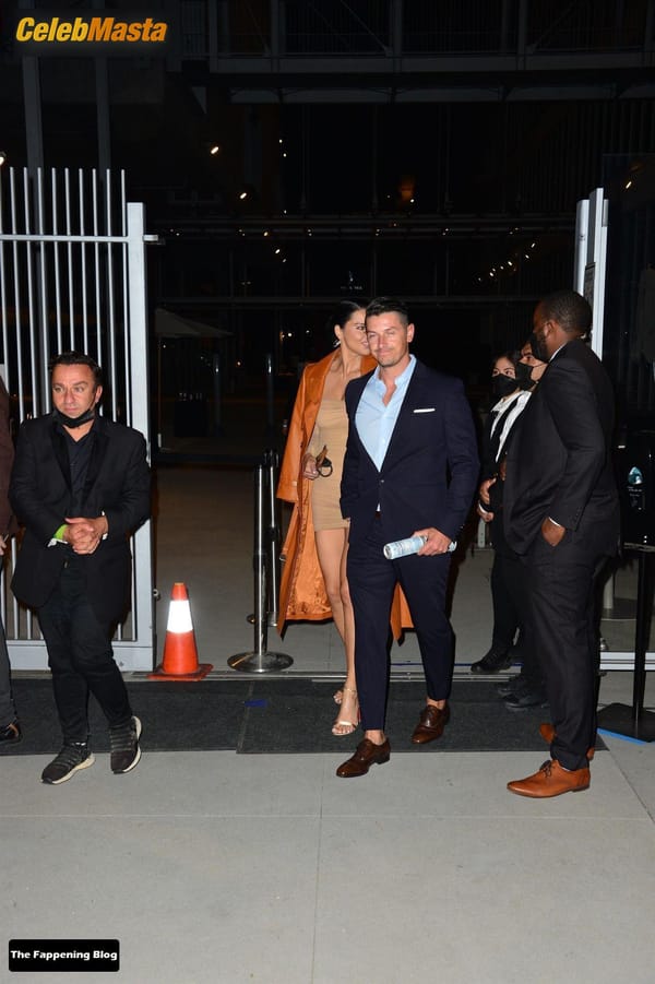 Adriana Lima Legs at the Vanity Fair Premiere Party, Los Angeles photo 35