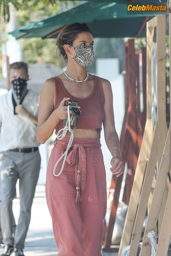 Alessandra Ambrosio stops at Urth Cafe in West Hollywood photo 14