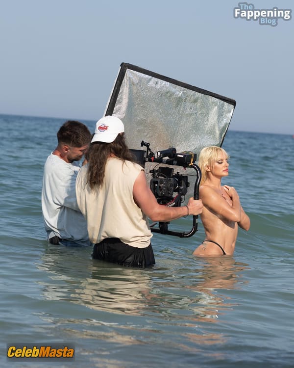 Alexandra Stan On The Beach photo 7
