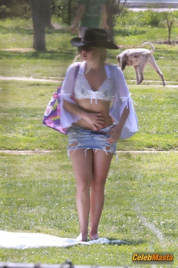 Addison Rae Bikini at Silver Lake Park, California photo 6