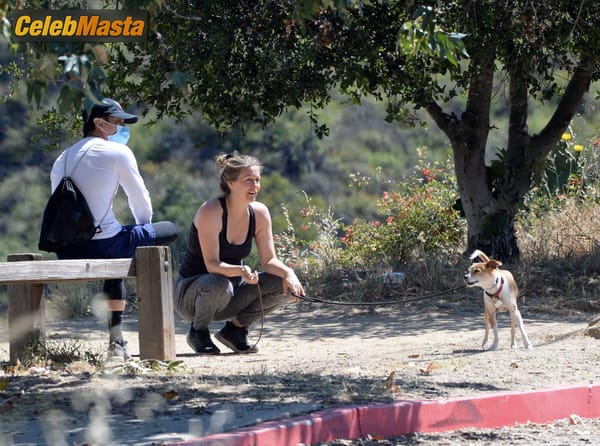 Alicia Silverstone pictured out for a hike in Los Angeles photo 5