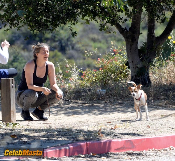 Alicia Silverstone pictured out for a hike in Los Angeles photo 16