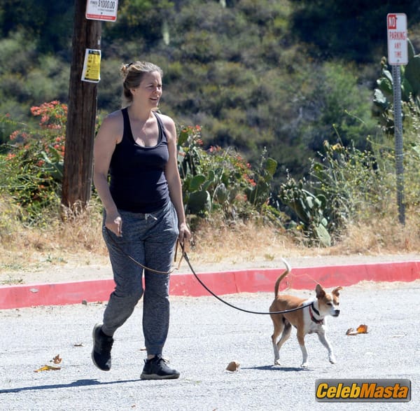 Alicia Silverstone pictured out for a hike in Los Angeles photo 22