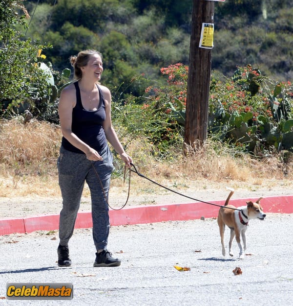 Alicia Silverstone pictured out for a hike in Los Angeles photo 23