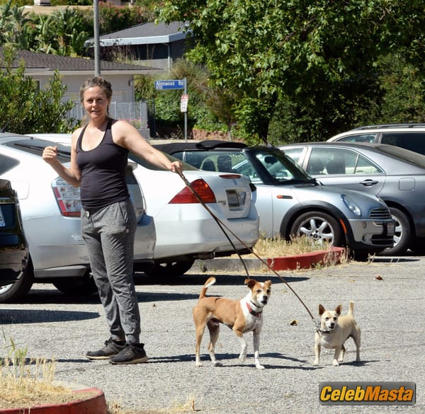 Alicia Silverstone pictured out for a hike in Los Angeles photo 25
