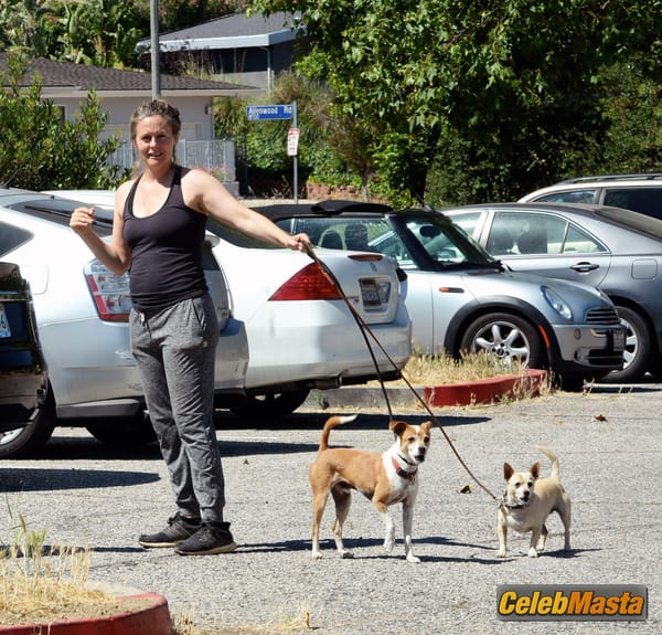 Alicia Silverstone pictured out for a hike in Los Angeles photo 27