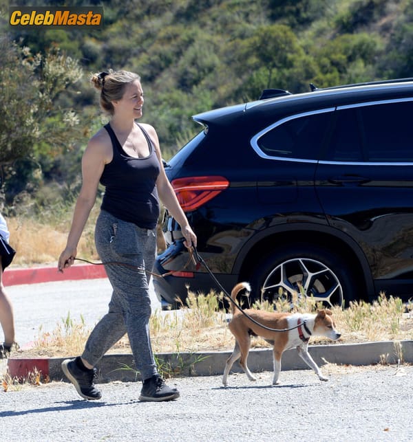 Alicia Silverstone pictured out for a hike in Los Angeles photo 29