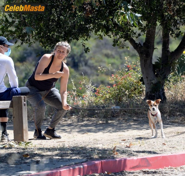 Alicia Silverstone pictured out for a hike in Los Angeles photo 31