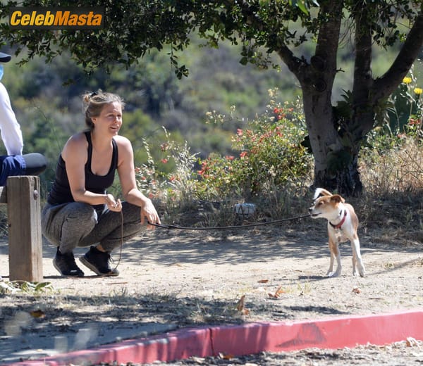 Alicia Silverstone pictured out for a hike in Los Angeles photo 32