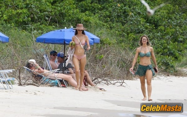 Alessandra Ambrosio returns home to Brazil for a little rest and relaxation before the Christmas holiday photo 18