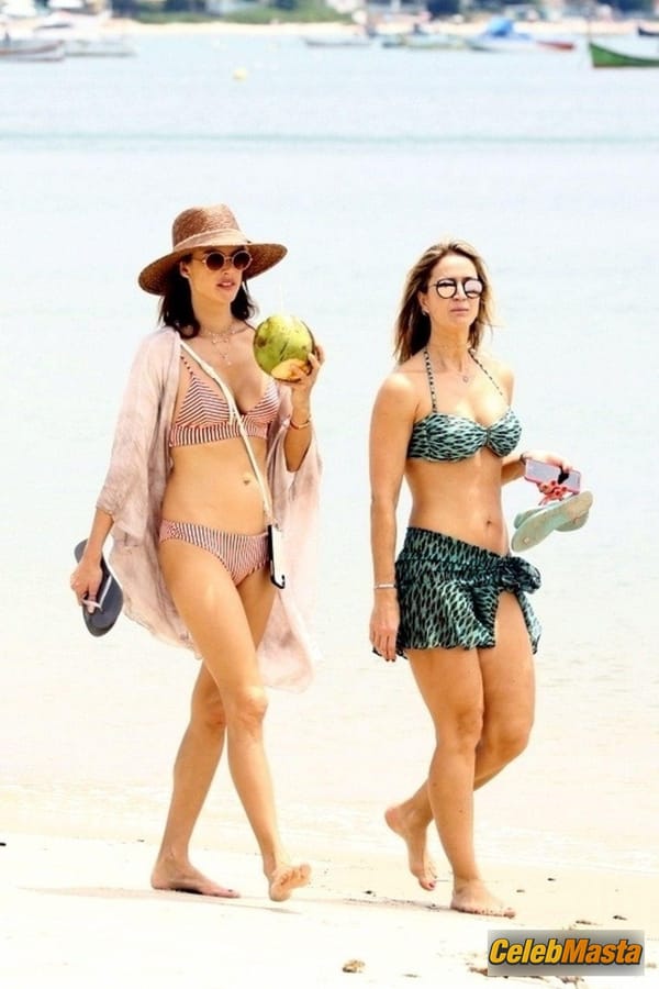 Alessandra Ambrosio returns home to Brazil for a little rest and relaxation before the Christmas holiday photo 27