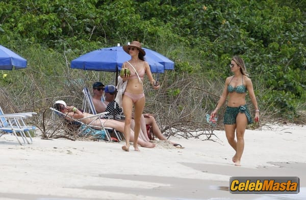 Alessandra Ambrosio returns home to Brazil for a little rest and relaxation before the Christmas holiday photo 43