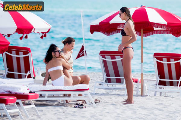 Alina Baikova Cooling off Her Body in the Ocean in Miami photo 35