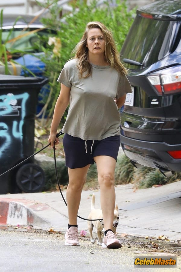 Alicia Silverstone taking a stroll near the $597K four-bedroom Hollywood Hills home she bought way back in 1996 photo 9