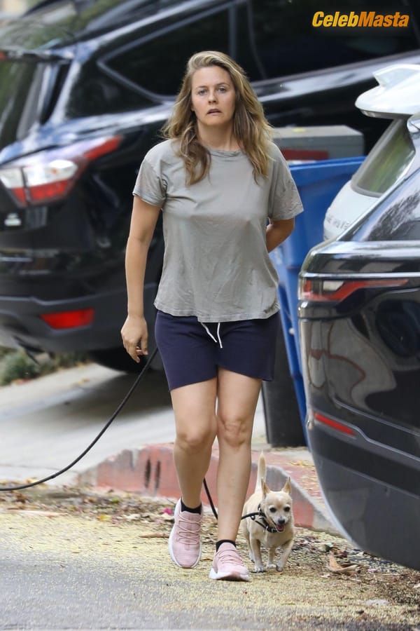 Alicia Silverstone taking a stroll near the $597K four-bedroom Hollywood Hills home she bought way back in 1996 photo 11