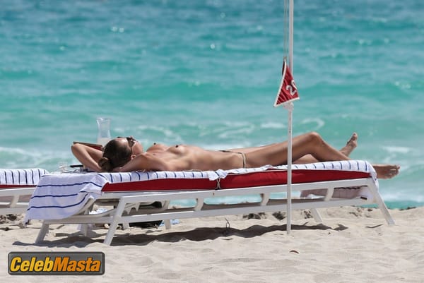 Alina Baikova in Miami Easter Sunday photo 48