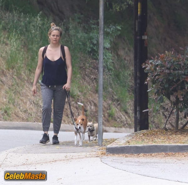 Alicia Silverstone goes for a walk around their neighborhood in Hollywood this afternoon photo 19