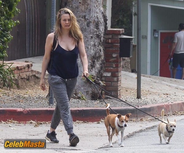Alicia Silverstone goes for a walk around their neighborhood in Hollywood this afternoon photo 23
