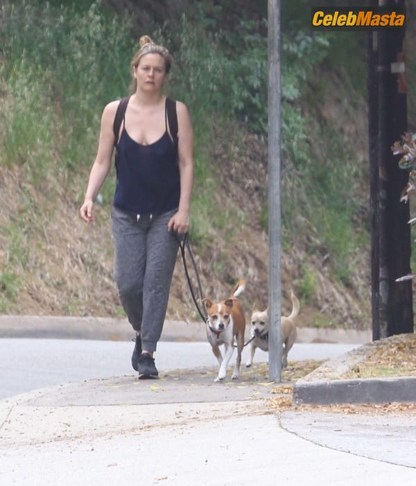 Alicia Silverstone goes for a walk around their neighborhood in Hollywood this afternoon photo 24