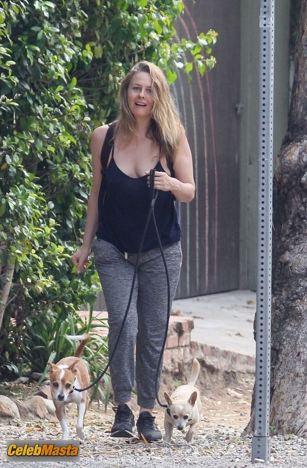 Alicia Silverstone goes for a walk around their neighborhood in Hollywood this afternoon photo 32