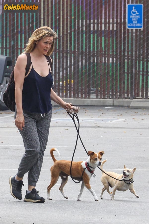 Alicia Silverstone goes for a walk around their neighborhood in Hollywood this afternoon photo 35