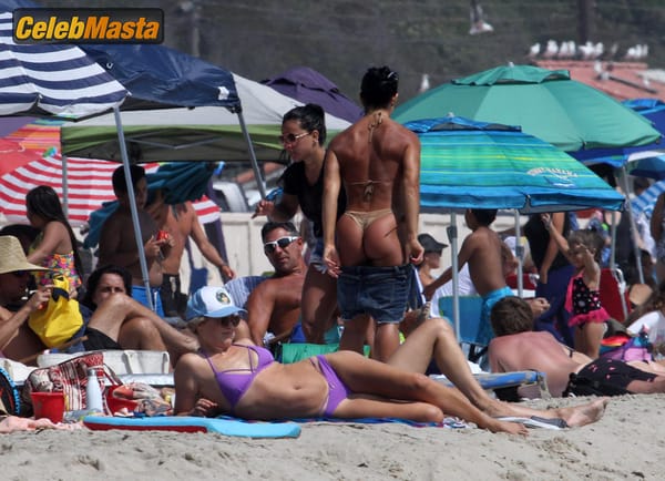 Ali Larter with husband Hayes MacArthur at the beach in Malibu photo 18