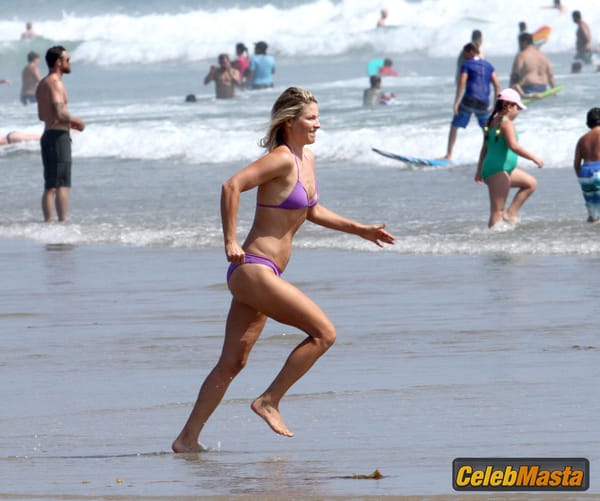 Ali Larter with husband Hayes MacArthur at the beach in Malibu photo 20