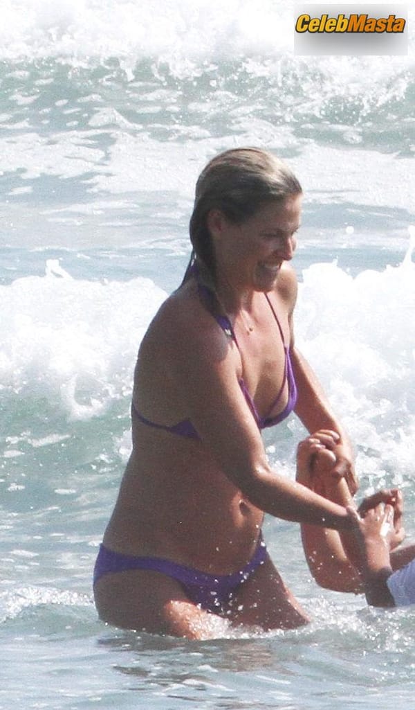 Ali Larter with husband Hayes MacArthur at the beach in Malibu photo 27