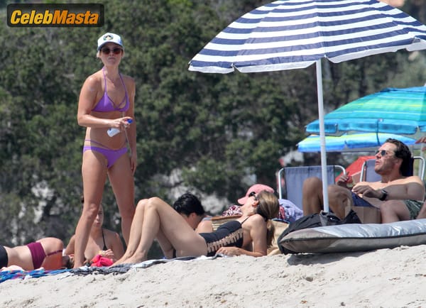 Ali Larter with husband Hayes MacArthur at the beach in Malibu photo 29
