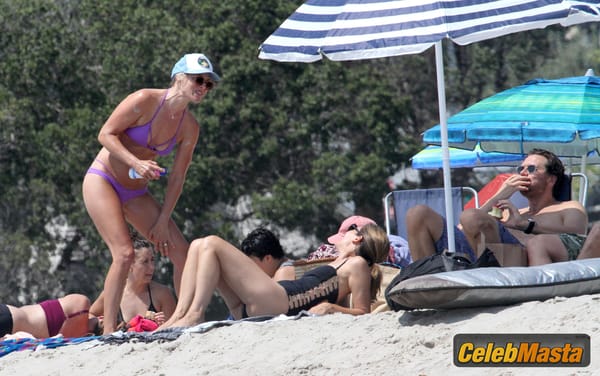 Ali Larter with husband Hayes MacArthur at the beach in Malibu photo 32