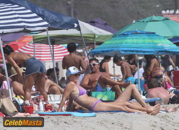 Ali Larter with husband Hayes MacArthur at the beach in Malibu photo 44
