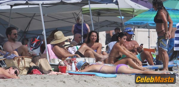 Ali Larter with husband Hayes MacArthur at the beach in Malibu photo 47