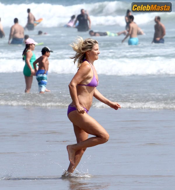 Ali Larter with husband Hayes MacArthur at the beach in Malibu photo 51