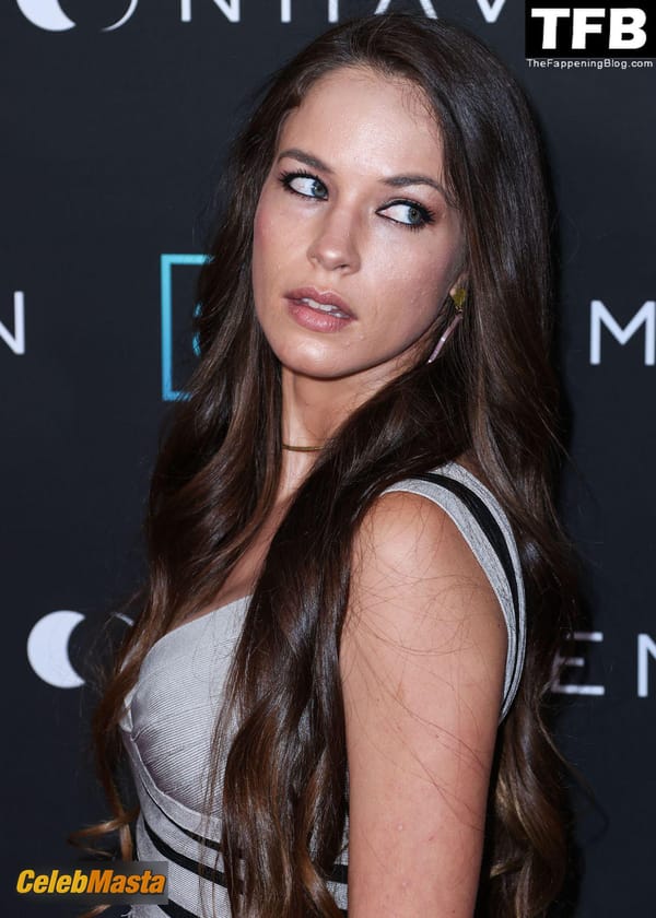 Alexis Knapp Cleavage at the Moonhaven Premiere, Los Angeles photo 40