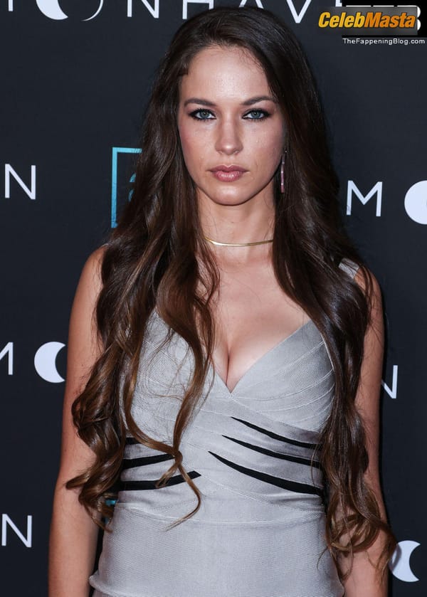 Alexis Knapp Cleavage at the Moonhaven Premiere, Los Angeles photo 45
