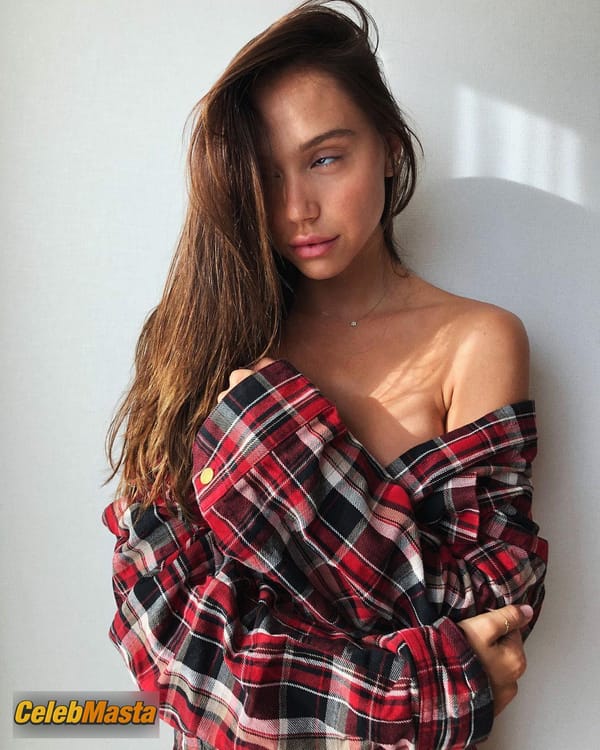 Alexis Ren August 18 PHotos photo 1