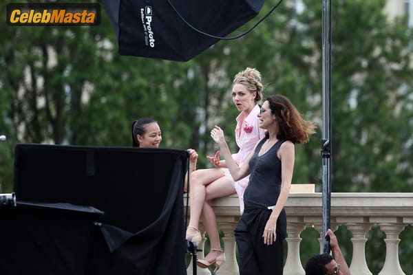 Amanda Seyfried Upskirt On the Set of A Photoshoot in Paris photo 50