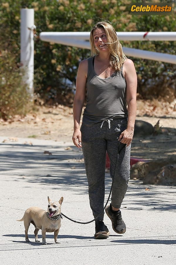 Alicia Silverstone shows pokies while out for a hike with a friend in Los Angeles photo 4