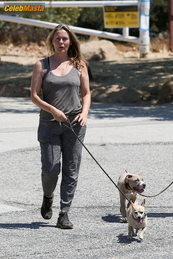 Alicia Silverstone shows pokies while out for a hike with a friend in Los Angeles photo 6