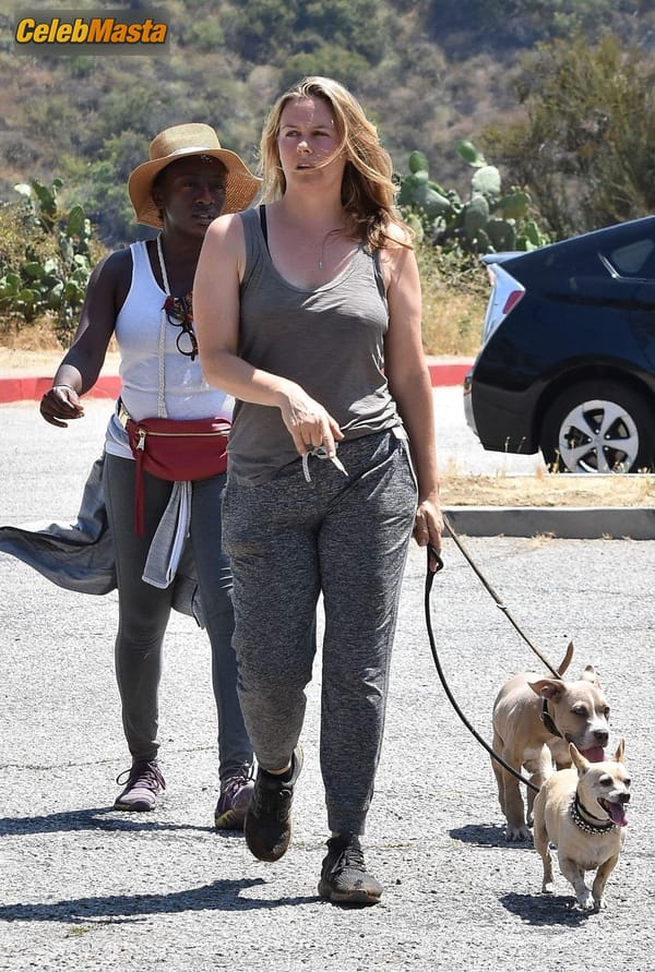 Alicia Silverstone shows pokies while out for a hike with a friend in Los Angeles photo 7